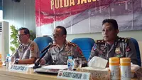 Direktur Ditlantas Polda Jabar Komisaris Besar Eddy Djunaedi memberikan keterangan terkait penyebab kecelakaan bus di Subang kepada wartawan di Mapolda Jabar, Selasa (22/1/2020).