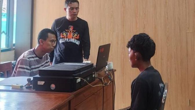 Pria Bertato Curi Uang Puluhan Juta dari Minimarket dan Dibuang ke Sungai