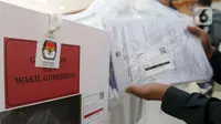 Hari ini, Selasa (26/11/2024), Komisi Pemilihan Umum (KPU) DKI Jakarta mendistribusikan logistik untuk Pemilihan Gubernur DKI Jakarta pada Pemilihan Kepala Daerah (Pilkada) Serentak 2024. (Liputan6.com/Herman Zakharia)