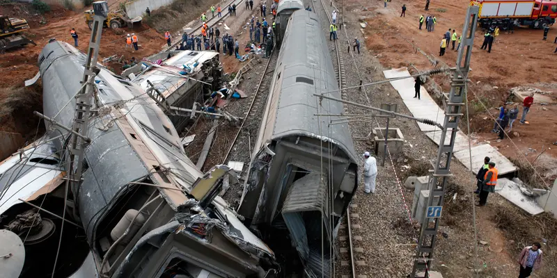 Kereta Api Penumpang Keluar Jalur di Maroko