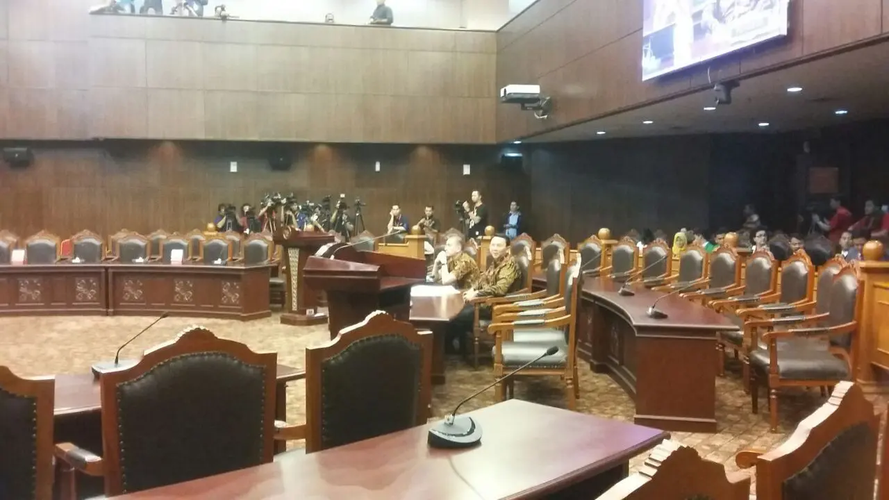 Gubernur DKI Jakarta Basuki Tjahaja Purnama atau Ahok kembali mendatangi gedung Mahkamah Konstitusi (MK), Rabu (31/8/2016). 
