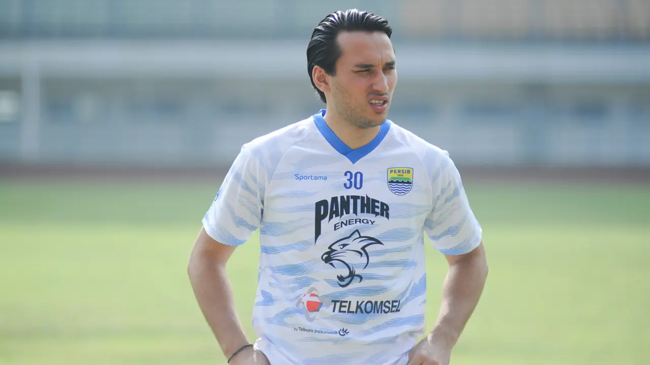 Ezra Walian