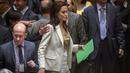 Angelina Jolie saat tiba menghadiri rapat Dewan Keamanan PBB di New York, AS (24/4/2015). Angelina Jolie sebagai utusan Komisaris Tinggi PBB untuk pengungsi (UNHCR) meminta negara-negara maju untuk membantu pengungsi Suriah. (REUTERS/Lucas Jackson)