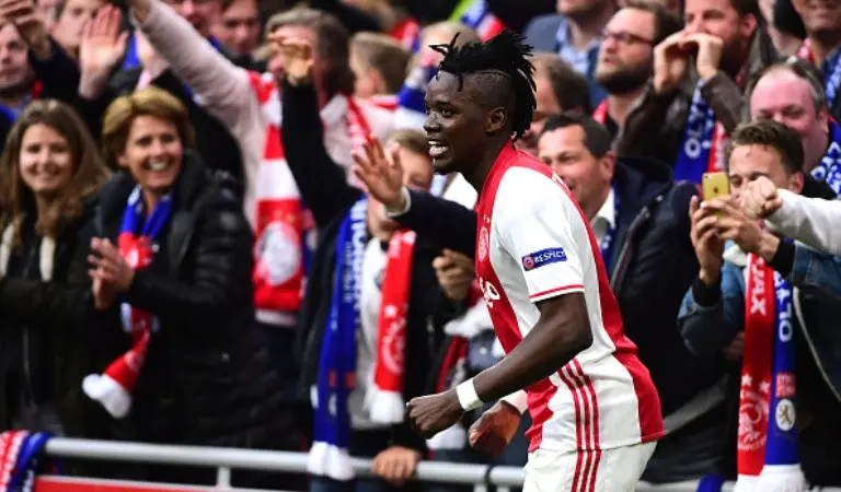 Striker Chelsea yang kini dipinjamkan ke Ajax Amsterdam, Bertrand Traore. (AFP/Emmanuel Dunand)