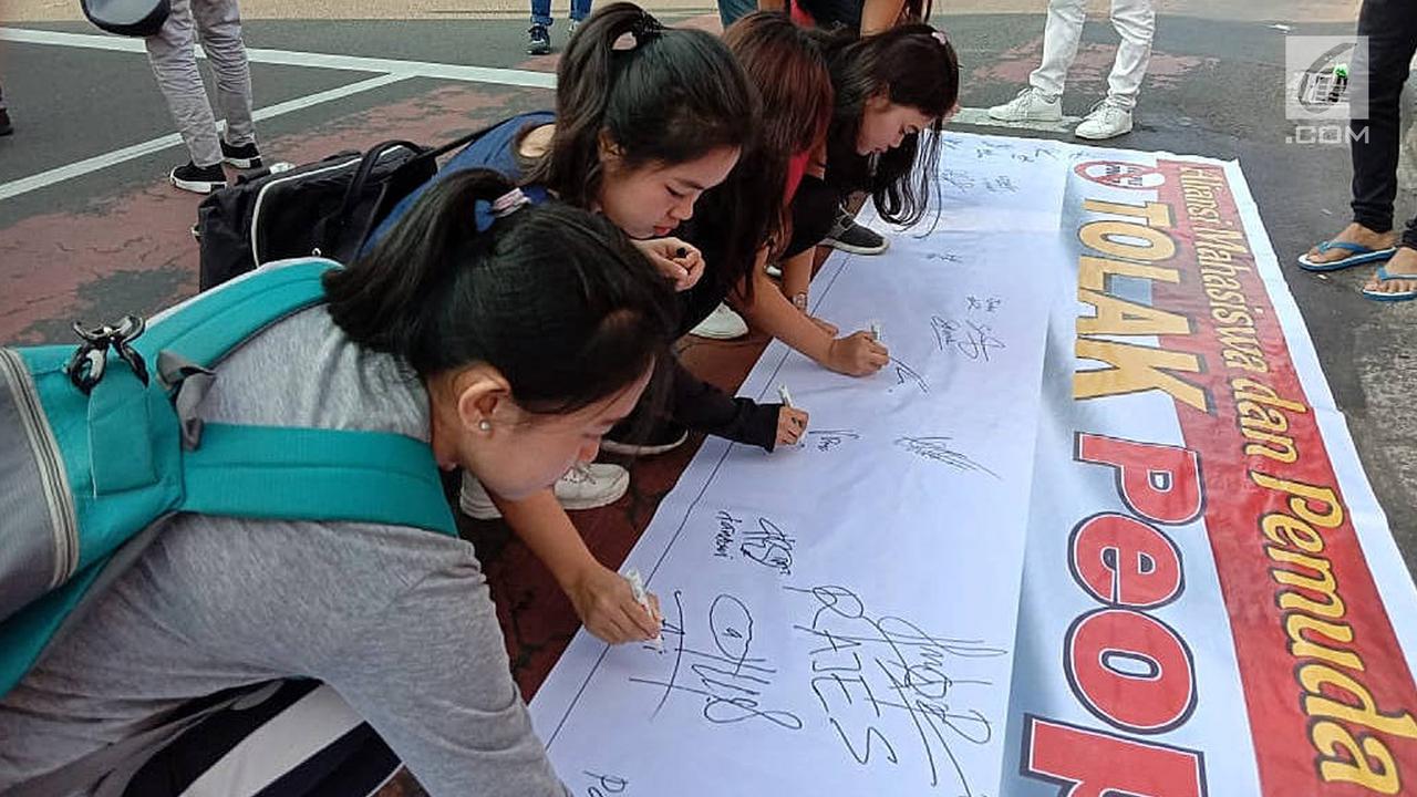 Kumpulkan Tanda Tangan, Pengunjung CFD Tolak Gerakan People Power