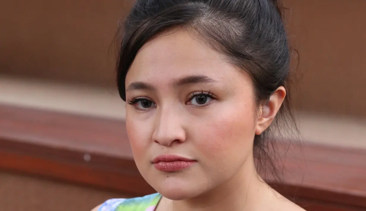 "Ya itu dia, karena kalau long distance agak susah. Apalagi aku sibuk dengan pekerjaanku nanti dan pekerjaan dia juga. Jadi jaga hubungan baik saja lah," pungkas Marshanda. (Adrian Putra/Bintang.com)