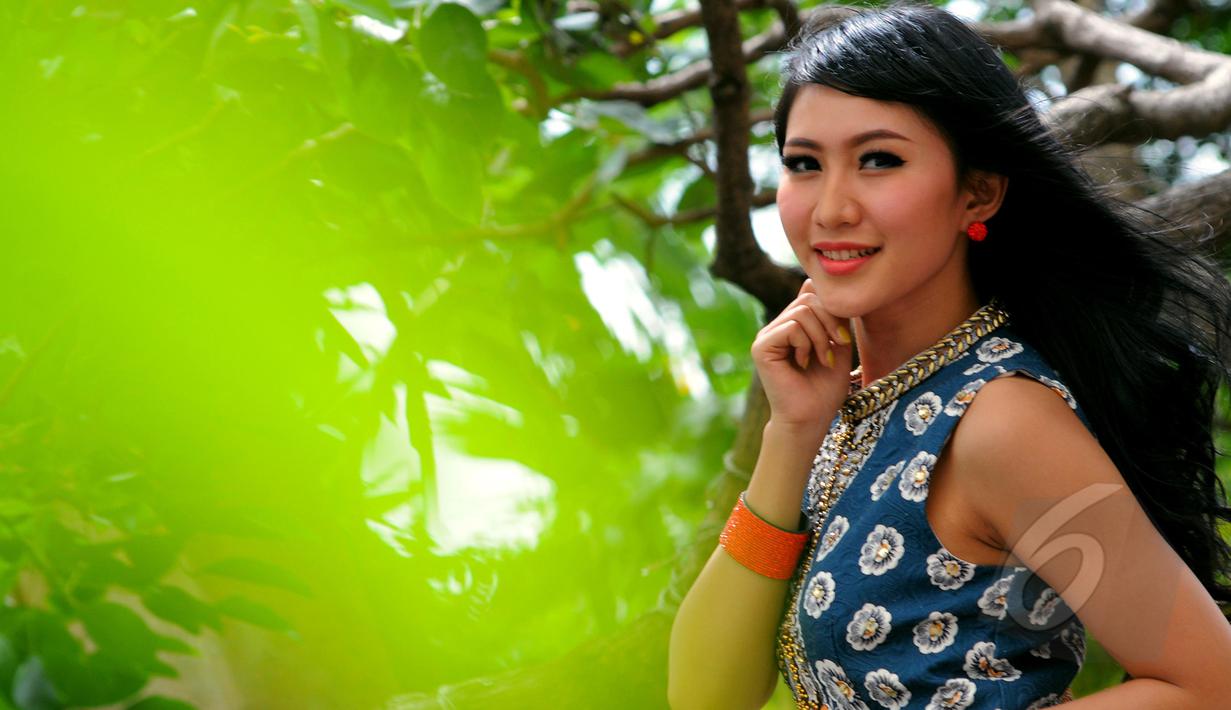 Lagu terbaru iMeyMey "Disitu Kadang Saya Merasa Sedih" menceritakan seseorang yang cintanya dikhianati. Foto diambil saat iMeyMey berkunjung ke Liputan6.com di SCTV Tower, Senayan, Jakarta, Kamis (12/3/2015). (Liputan6.com/Faisal R Syam)