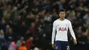 Gelandang Tottenham Hotspur, Dele Alli bereaksi seusai babak keempat Piala Liga Inggris melawan West Ham United di Wembley, Kamis (26/10) dini hari. The Spurs tersingkir dari Piala Liga setelah dikalahkan West Ham 2-3. (AFP PHOTO / Ian KINGTON)