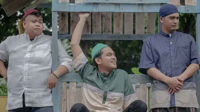 7 Potret Trio Pemain Sinetron Insya Allah Surga Saat di Balik Layar, Kompak Banget