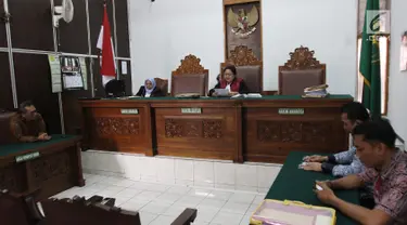 Suasana sidang praperadilan kasus video porno yang melibatkan artis Cut Tari dan Luna Maya di PN Jakarta Selatan, Selasa (7/8). Hakim PN Jakarta Selatan menolak gugatan praperadilan Cut Tari dan Luna Maya. (Liputan6.com/Herman Zakharia)