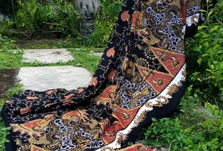 Menghadirkan batik dengan sentuhan modern agar generasi muda lebih mengenal dan mencintai warisan budaya Indonesia. (Foto: Batik Tulis Soedjono.doc)