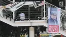Sebuah banner bertuliskan sayembara kasus penyiraman air keras terhadap penyidik Novel Baswedan terpasang di seberang Gedung KPK, Jakarta, Senin (6/8). Sayembara yang diinisiasi wadah kepegawaian KPK itu berhadiah sepeda. (Merdeka.com/Dwi Narwoko)
