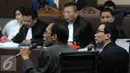 Ahli Patologi Forensik dari Australia, Beng Ong (kedua kanan) menjadi saksi ahli dalam sidang lanjutan kasus pembunuhan Wayan Mirna Salihin dengan terdakwa Jessica Kumala Wongso di PN Jakarta Pusat, Jakarta, Senin (5/9). (Liputan6.com/Helmi Afandi)