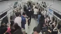 Pria Dorong Penumpang Kereta Metro Korea Selatan Dikira Penikaman Massal dan Picu Insiden Berdesakan, 21 Orang Terluka