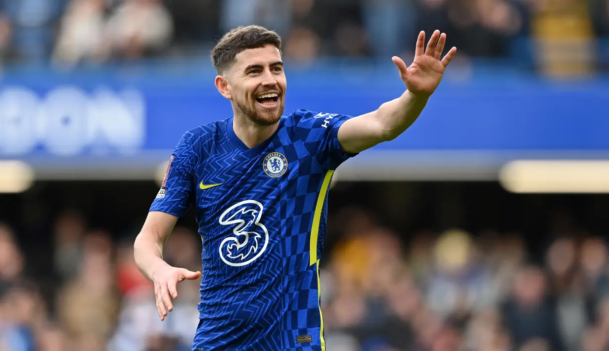 Gelandang Chelsea, Jorginho saat bertanding melawan  Plymouth Argyle di Stamford Bridge di London pada 5 Februari 2022.  Jorginho pindah ke Arsenal dengan status permanen. Baik The Gunners maupun Chelsea tidak mengumumkan harga transfer pemain 31 tahun tersebut. (AFP/Glyn Kirk)