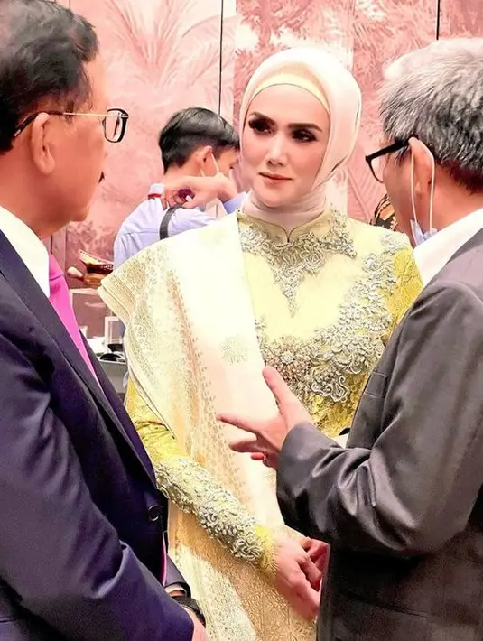 Mulan Jameela yang kini duduk di kursi DPR RI tuai dukungan ibu-ibu usai mengkritisi kebijakan pemerintah soal kompor listrik. (instagram.com/mulanjameela1)