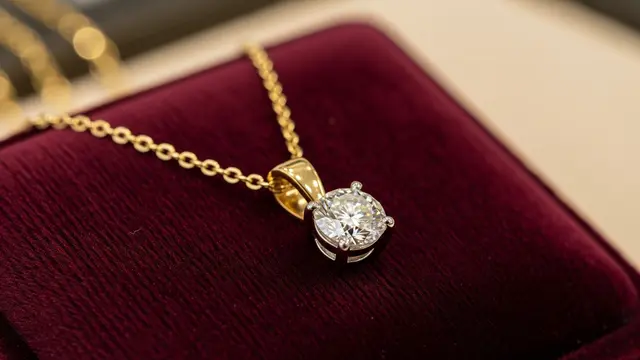 Kalung Emas dan Berlian
