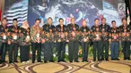 Sejumlah Walikota dan Bupati se-Indonesia berfoto bersama saat acara Rakerkomwil III Asosiasi Pemerintah Kota se-Indonesia (APEKSI) Tahun 2019 di Hotel PO Paragon Semarang, Jumat (29/3). Pada pertemuan di kota semarang ini , membahas tentang program smartcity untuk indonesia. (Liputan6.com/Gholib)
