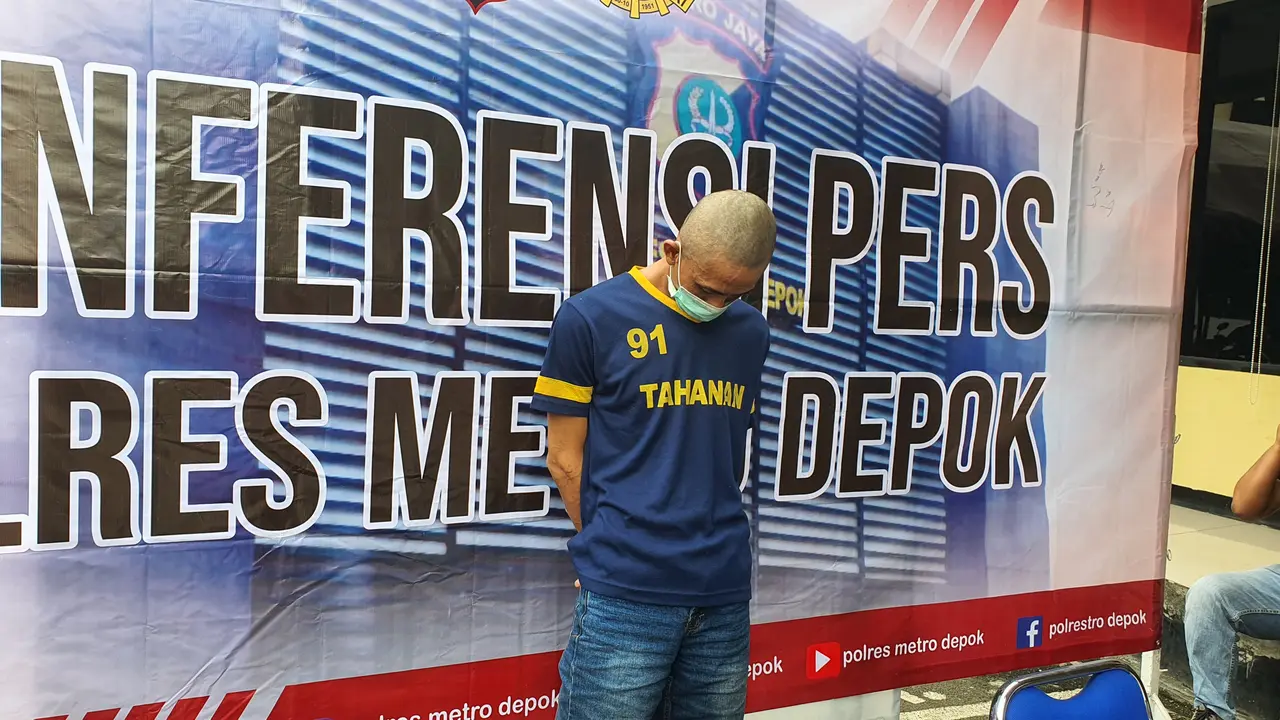Tersangka pencurian rumah selebgram dalam konferensi pers di Polres Metro Depok