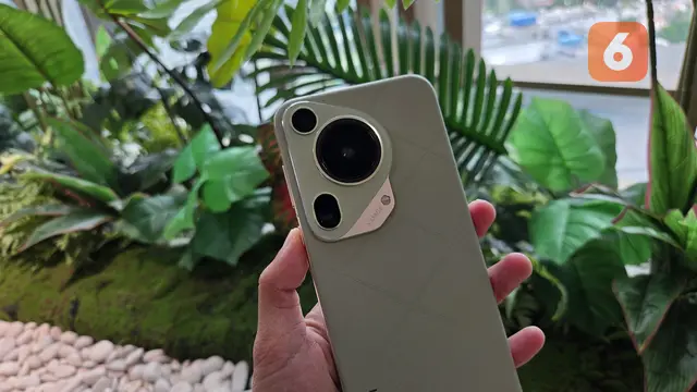 Huawei Pura 70 Ultra memiliki layar kokoh tahan baret berkat penggunaan Kunlun Glass Protection (Liputan6.com/ Agustin Setyo wardani)