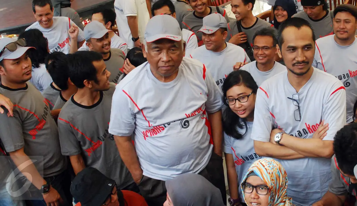 Ketua nonaktif KPK Abraham Samad (kanan) dan Taufiqurahman Ruki hadiri acara Media Gathering di Bogor,(20/11). Acara ini mengundang sejumlah wartawan untuk meningkatkan wawasan dan pengetahuan tentang pemberantasan korupsi. (Liputan6.com/Helmi Afandi)