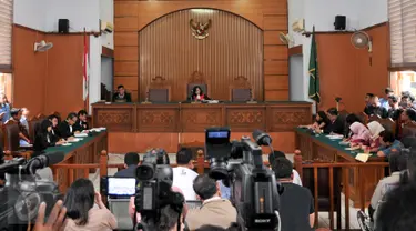 Pengadilan Negeri Jaksel menggelar sidang pembacaan putusan gugatan praperadilan atas pemohon mantan Dirut PT Pelindo II RJ Lino, Selasa (26/1). Dalam sidang itu Hakim menolak seluruh permohonan praperadilan RJ Lino atas KPK. (Liputan6.com/Yoppy Renato)