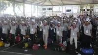 Sekitar 1.200 siswa baru SMA dari berbagai sekolah se-Jawa Timur, mendatangi Markas Komando Armada (Koarmada) II Surabaya (Foto:Liputan6.com/Dian Kurniawan)