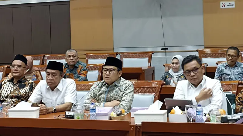 Ketua Tim Pengawas Pelaksanaan Ibadah Haji, Muhaimin Iskandar alias Cak Imin, dalam konferensi pers yang digelar untuk menjelaskan permasalahan kuota haji tahun 2024 di Ruang Sidang Komisi VIII DPR RI, Senayan, Jakarta, Senin (1/7/2024).