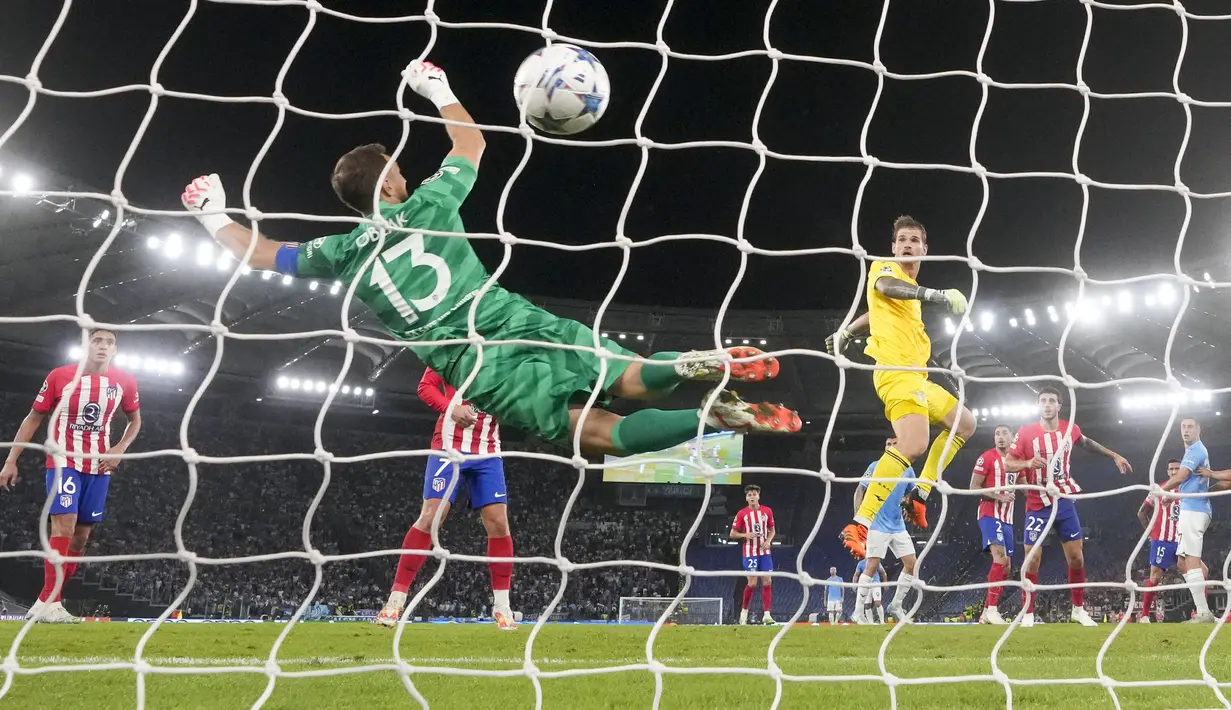 Gol menit akhir kiper Ivan Provedel menyelamatkan Si Elang dari kekalahan dan mengubah skor jadi 1-1. (AP Photo/Andrew Medichini)