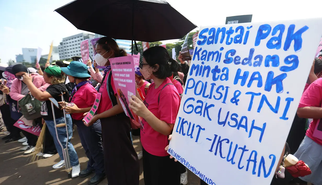 Pengunjuk rasa juga menyoroti tindakan represif yang banyak bermunculan belakangan ini dengan mengambil judul “Prabowo, Hentikan Kekerasan Negara Sekarang Juga!”. (Kapanlagi.com/Budy Santoso)