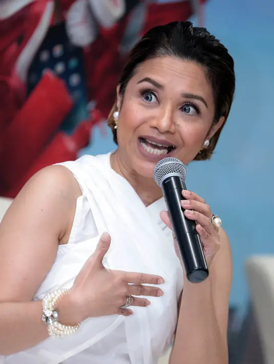 Meski usianya telah menginjak usia 50 tahun, karier perempuan kelahiran Bandung itu masih tetap bersinar. Semua itu tak lepas dari dukungan anak dan suaminya. (Deki Prayoga/Bintang.com)