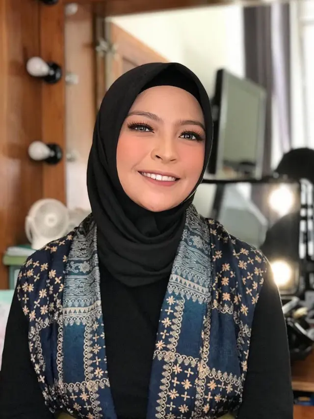 Sering Tampil Tomboi, Pesona 7 Seleb Pakai Hijab Ini Bikin Pangling