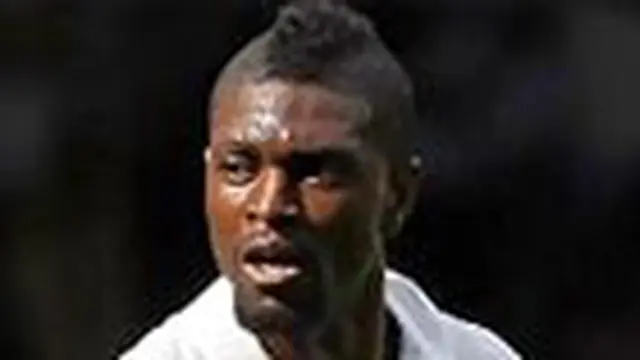 Spurs Resmi Permanenkan Adebayor