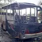 Bus milik Pemkab Pasangkayu yang hangus terbakar pada Sabtu 19 September 2020 malam (Foto: Liputan6.com/Abdul Rajab Umar)