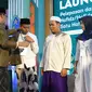 Gubernur Jawa Barat Ridwan Kamil melepas 1.500 hafidz dan hafidzah yang akan diutus ke 1.500 desa di 27 kabupaten kota pada acara pelepasan di Kantor Gubernur, Bandung, Kamis malam (5/12/19). (Foto: Liputan6.com/Humas Jabar/Arie Nugraha)