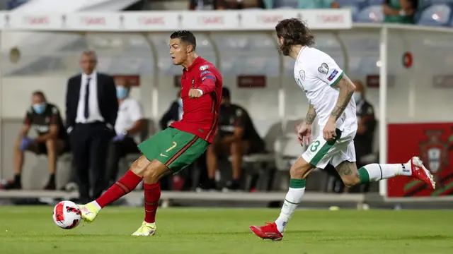 FOTO: Ronaldo Bawa Portugal Taklukkan Irlandia di Kualifikasi Piala Dunia 2022