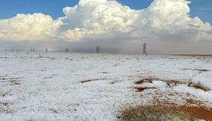 Gurun Al-Jawf di Arab Saudi diselimuti salju untuk pertama kalinya. (X/@k_a_s_e_e_m)