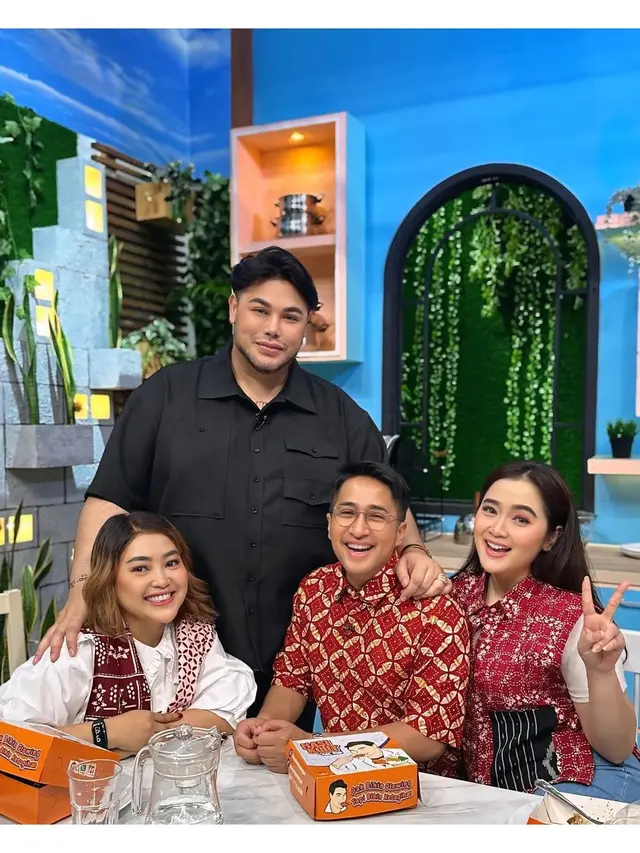 Mpok Alpa Meninggal Dunia, Ini 6 Potret Kegiatan Terakhirnya yang Penuh Haru