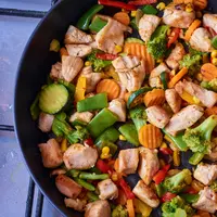 ilustrasi tumis ayam/copyright Shutterstock