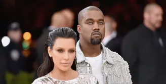 Kim Kardashian dan Kanye West bisa dibilang pasangan selebriti yang kerap menuai sensasi popularitas di Hollywood. (AFP/Bintang.com)