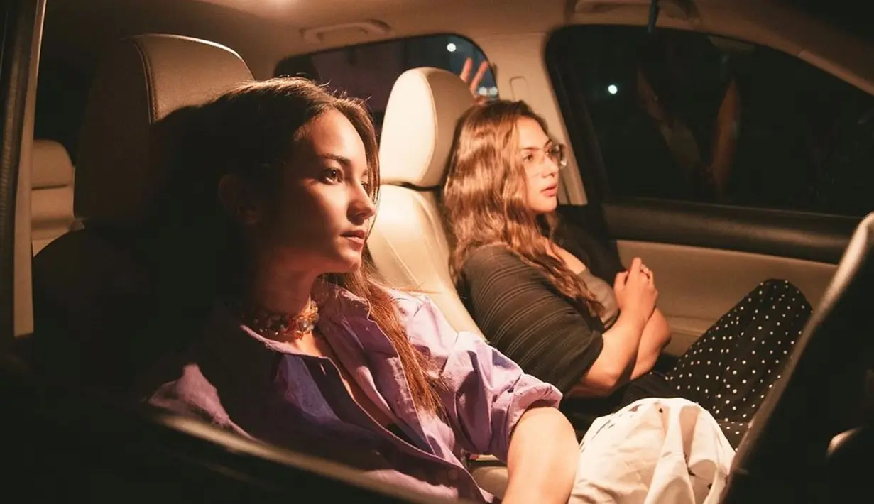 Bahkan Enzy Storia menuliskan kata-kata yang manis kepada Jessica Mila lewat unggahan Instagramnya. Wanita 30 tahun itu juga tak lupa menyelipkan doa-doa baik kepada Jessica Mila dan Yakup Hasibuan. (Liputan6.com/IG/@enzystoria)