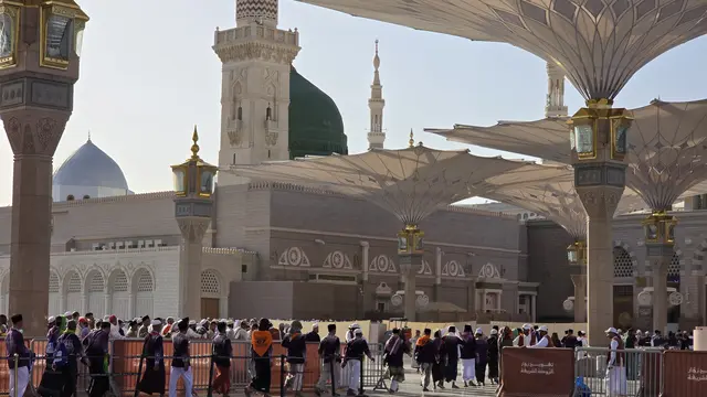 Jemaah haji diminta memprioritaskan ziarah Raudhah di Masjid Nabawi, Madinah sebelum melakukan ziarah ke lokasi ziarah lainnya.