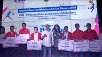 BRI berikan tabungan BRItama kepada atlet badminton pada Rabu (31/10/2018) (Foto:Liputan6.com/Maulandy R)