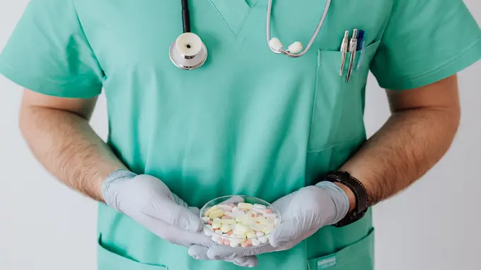 [Fimela] petugas kesehatan