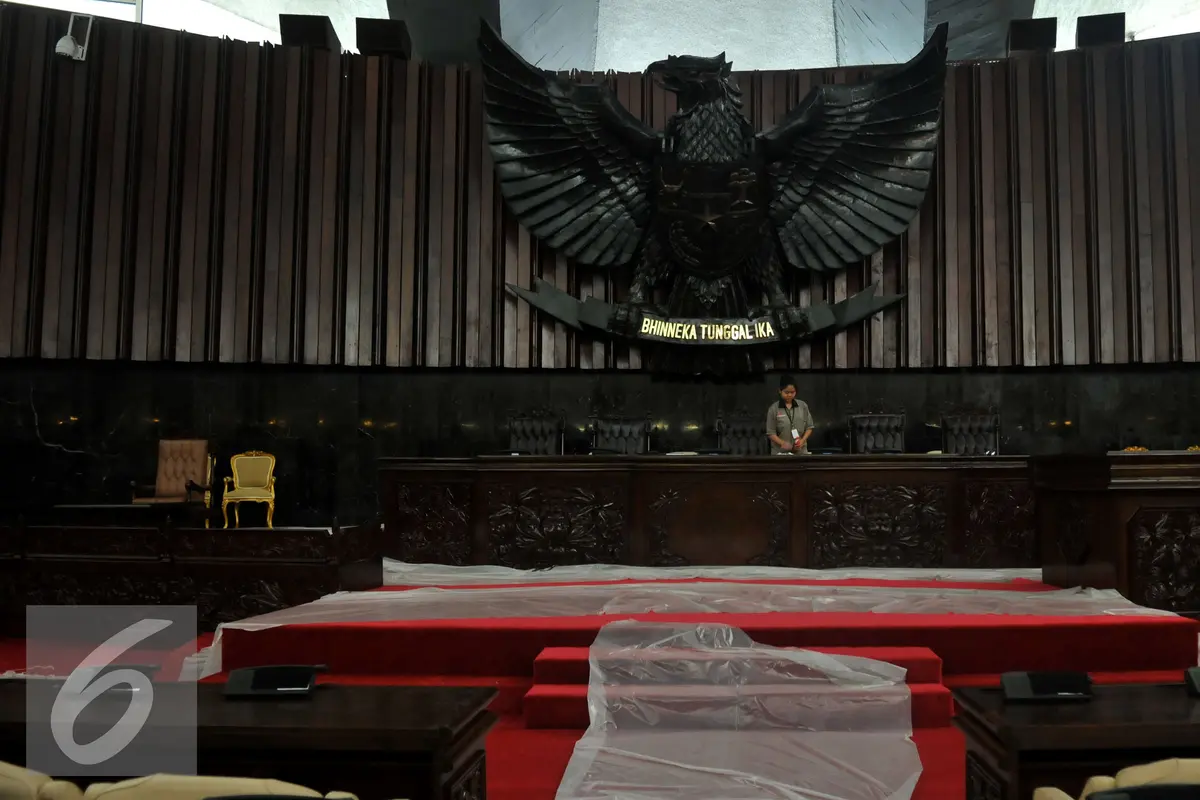 20160809-Perawatan Gedung DPR Jelang Pidato Presiden-Jakarta-Johan Tallo