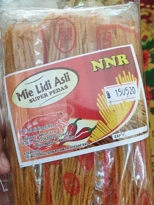 Mie Lidi hadir dengan berbagai rasa, asin, pedas, keju, dan balado. Rasanya yang gurih pasti membuat Generasi 90-an menyukainya. (Tafrihatul Fuadia / Shutterstock.com)