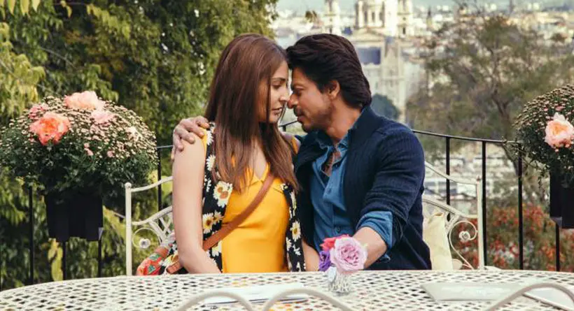 Shahrukh Khan dan Anushka Sharma dalam film Jab Harry Met Sejal.