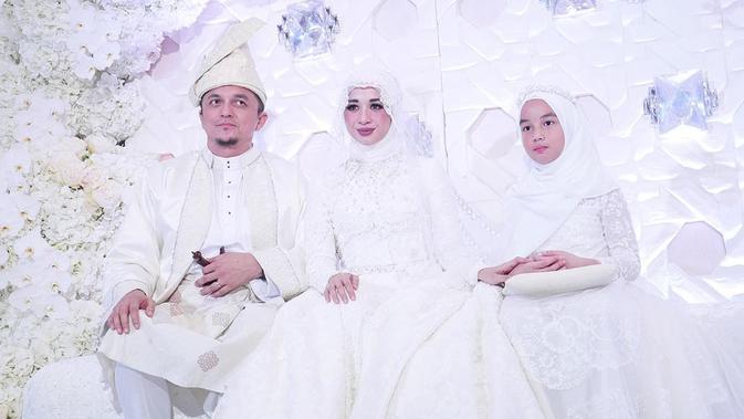 Intip Gaun Pernikahan Laudya Cynthia Bella Serba Putih 