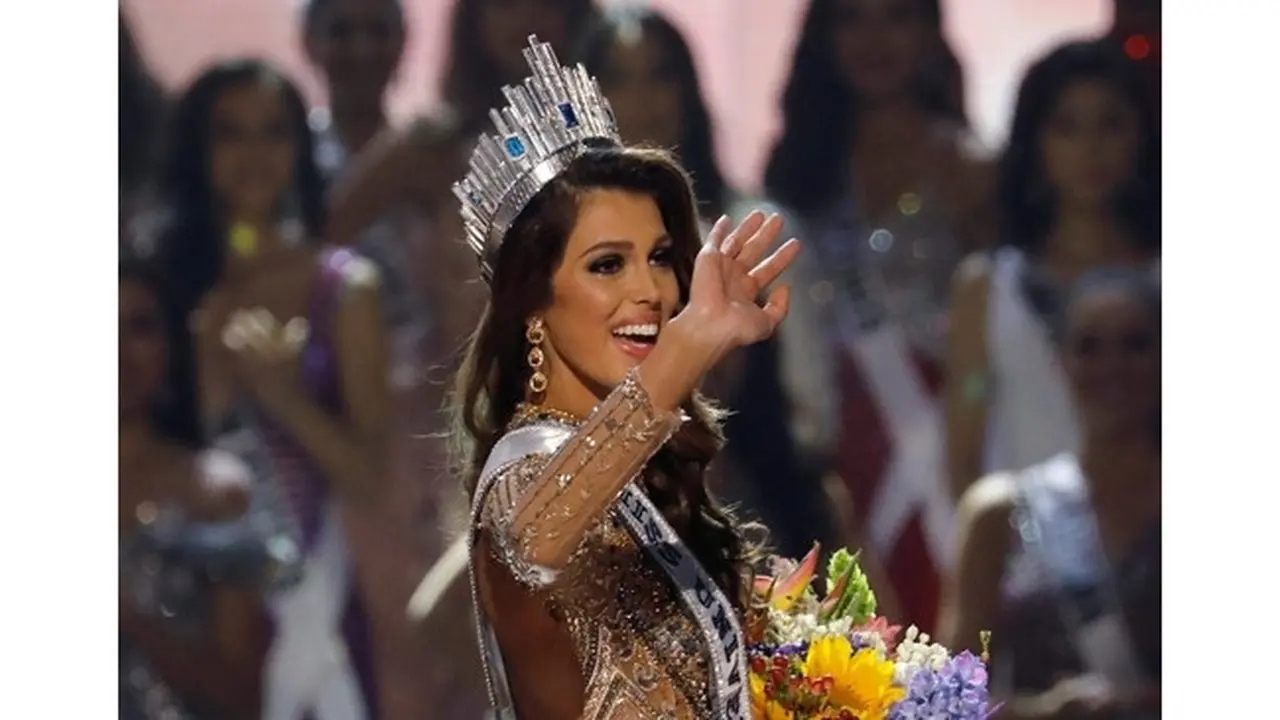 Busana Memukau Iris Mittenaere Selama Ajang Miss Universe 2016
