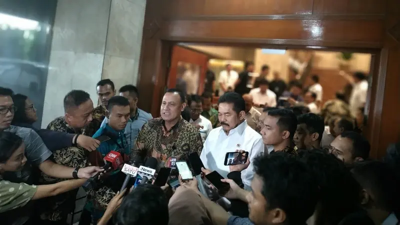 Ketua Komisi Pemberantasan Korupsi (KPK) Firli Bahuri bersama rombongan pimpinan KPK lain menyambangi Kantor Kejaksaan Agung RI (Kejagung), Rabu (8/1/2020).